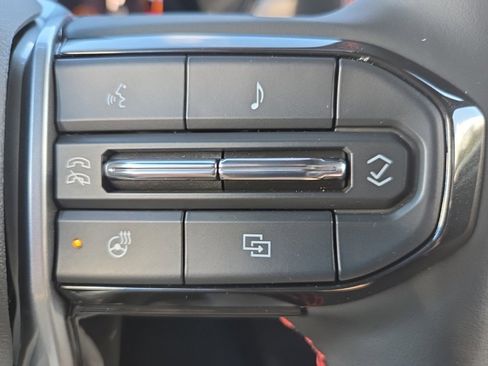 Used 2025 Chevrolet Colorado Z71 w/ Z71 Convenience Package 2 image 21