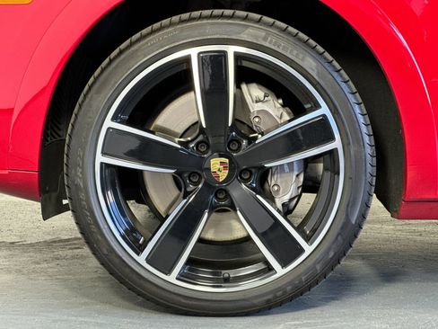 Certified 2023 Porsche Cayenne AWD/4WD image 33