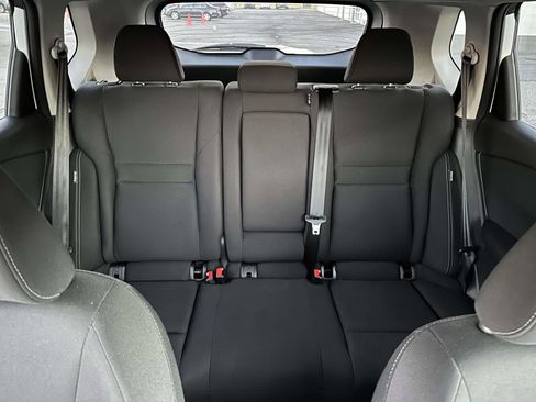 Used 2024 Nissan Rogue S image 15