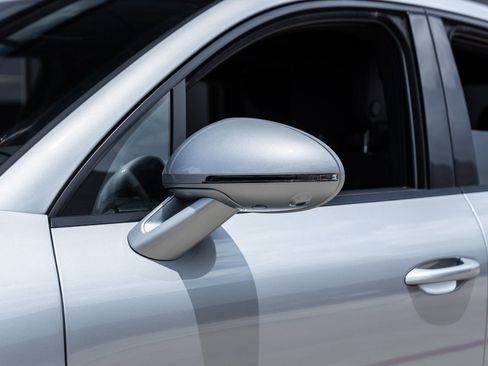 Certified 2026 Porsche Macan AWD/4WD image 17
