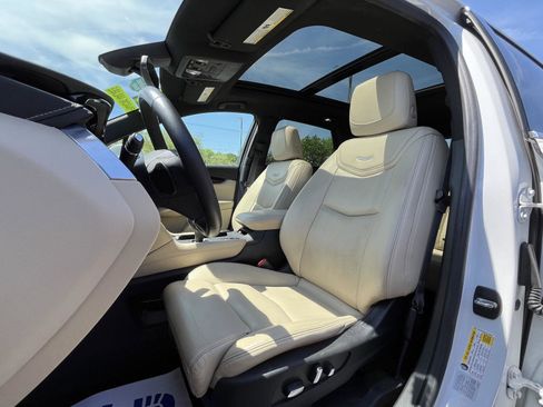 Used 2017 Cadillac XT5 Premium Luxury w/ Driver Assist Package AWD/4WD image 6