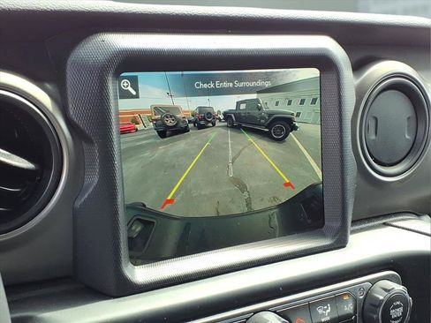 Used 2023 Jeep Gladiator Sport AWD/4WD image 4