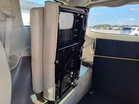 Used 2011 Toyota Sienna LE image 25