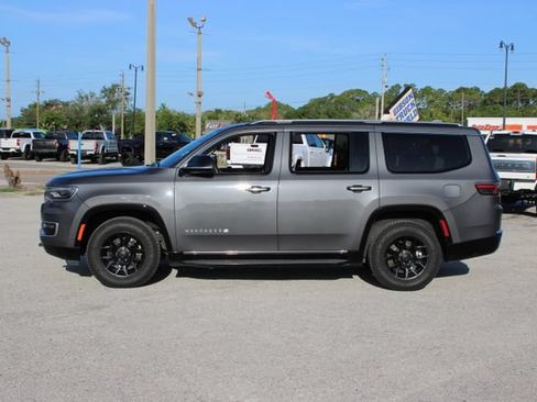 Used 2023 Jeep Wagoneer 4WD image 6