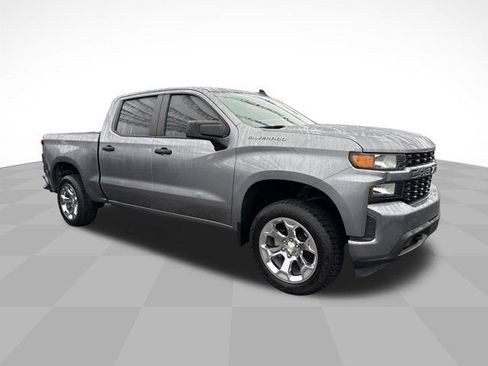 Used 2020 Chevrolet Silverado 1500 Custom w/ Custom Value Package RWD image 3