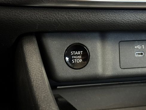 Used 2025 Nissan Rogue SV AWD/4WD image 17