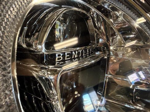 Used 2018 Bentley Bentayga image 41