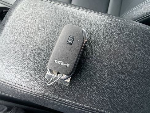 Used 2023 Kia Sportage EX image 30