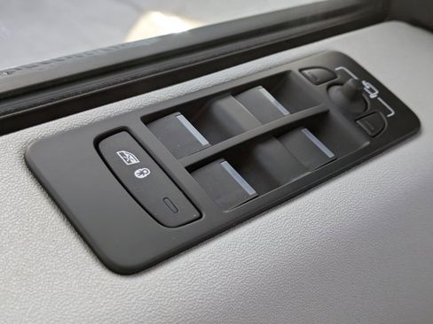 Used 2019 Land Rover Discovery Sport SE image 20