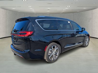 New 2026 Chrysler Pacifica Pinnacle w/ Trailer Tow Group