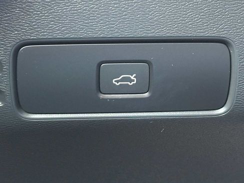 Certified 2023 Volvo XC40 Recharge Ultimate AWD/4WD image 32
