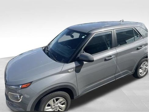 Used 2021 Hyundai Venue SE FWD image 12