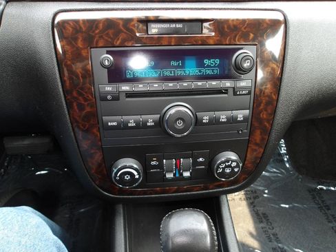 Used 2014 Chevrolet Impala LT w/ LT Sunroof Package FWD image 18