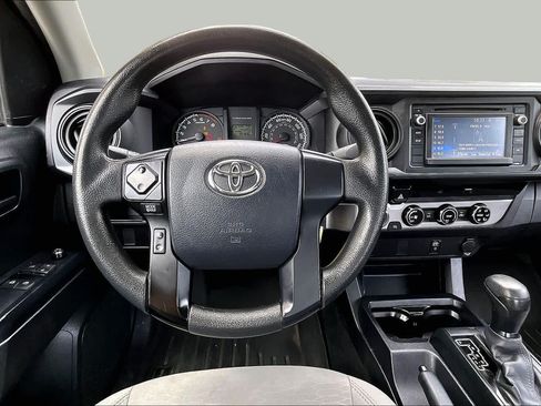 Used 2017 Toyota Tacoma SR AWD/4WD image 6