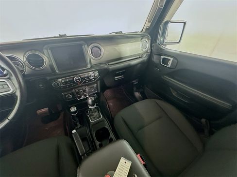 Used 2022 Jeep Wrangler Unlimited Sahara w/ Cold Weather Group image 11