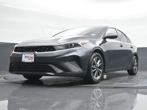 Used 2022 Kia Forte LXS image 16