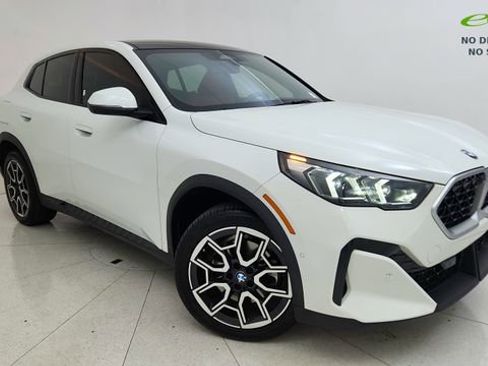Used 2025 BMW X2 xDrive28i AWD/4WD image 1