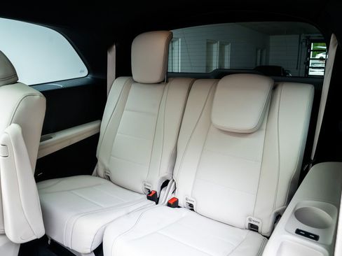 Used 2025 Mercedes-Benz GLS 450 4MATIC image 23