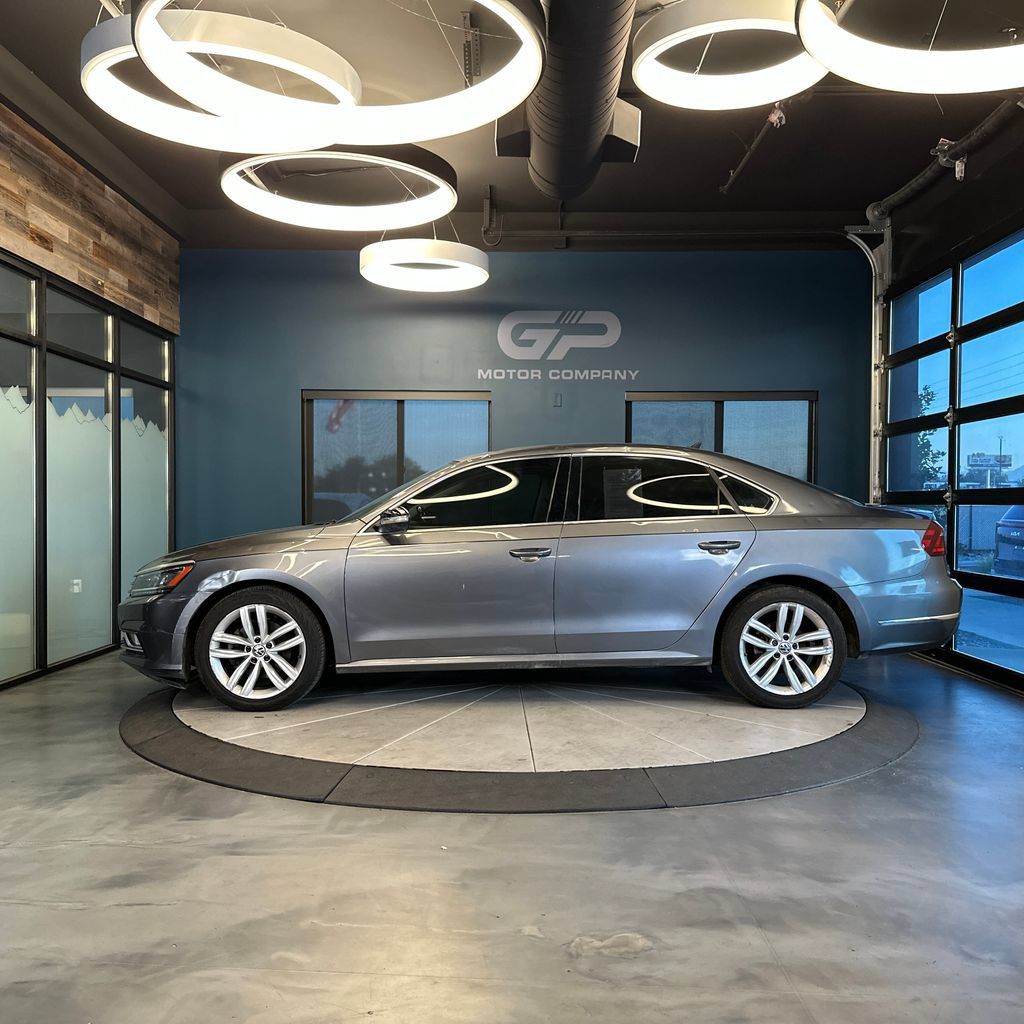 Used 2018 Volkswagen Passat 2.0T SE FWD image 6