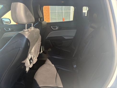 Used 2025 Jeep Compass Limited image 21