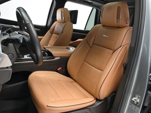 Used 2025 Cadillac Escalade Premium Luxury RWD image 15