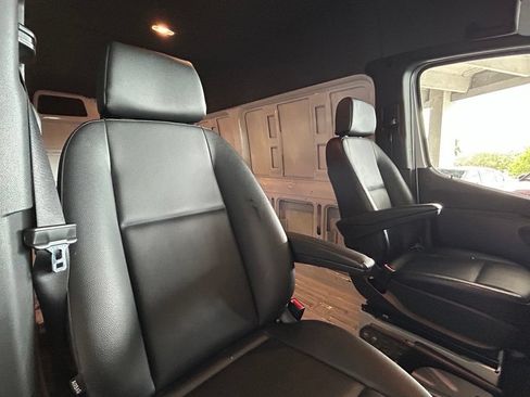 Used 2025 Mercedes-Benz Sprinter 2500 image 44
