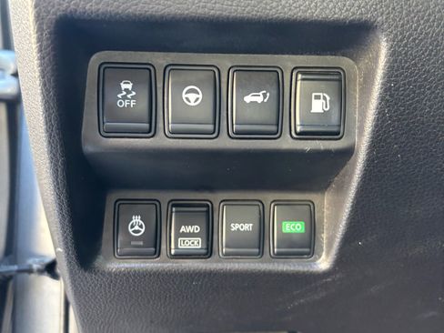 Used 2018 Nissan Rogue SL w/ Premium Package image 6