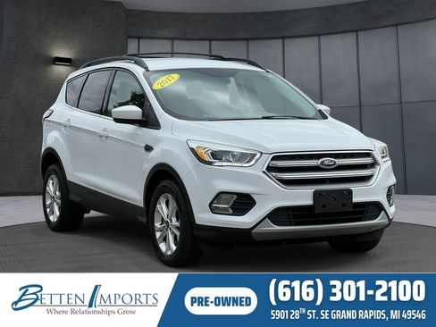 Used 2017 Ford Escape SE w/ Equipment Group 201A AWD/4WD image 1