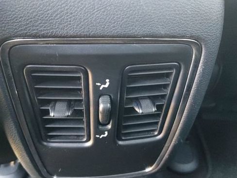 Used 2018 Jeep Grand Cherokee Laredo AWD/4WD image 14
