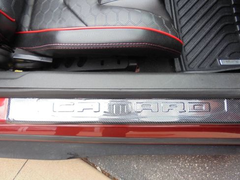 Used 2017 Chevrolet Camaro LT RWD image 18
