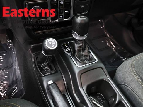 Used 2025 Jeep Wrangler Unlimited Sahara image 13