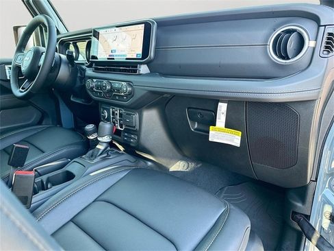 New 2025 Jeep Gladiator Sport image 28