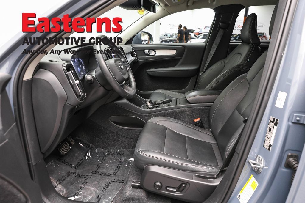 Used 2021 Volvo XC40 T4 Momentum FWD image 15