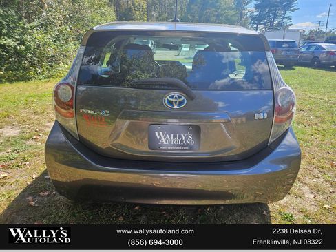 Used 2012 Toyota Prius C One image 8