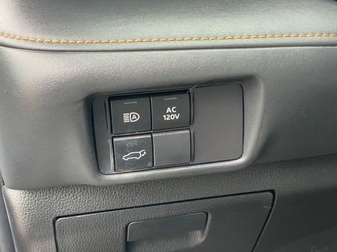 Used 2022 Toyota Highlander Bronze Edition image 16