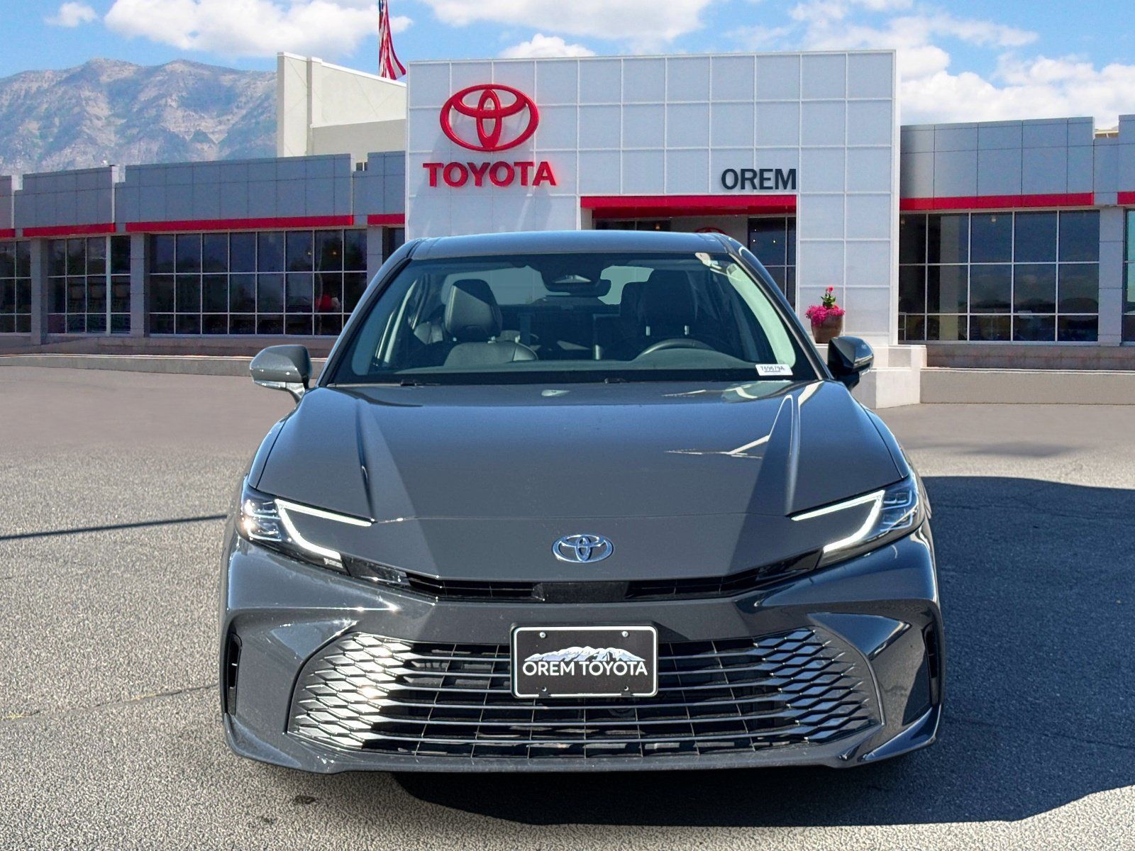 Used 2026 Toyota Camry XLE AWD/4WD image 2
