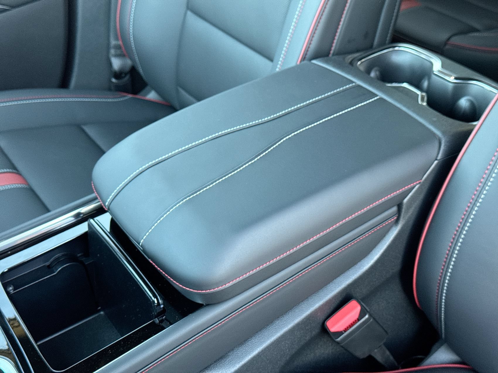 New 2027 Chevrolet Traverse RS FWD image 23