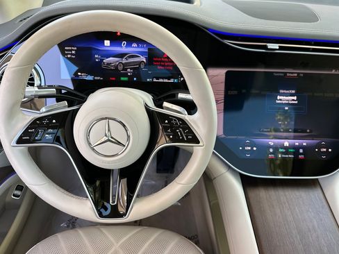 Used 2022 Mercedes-Benz EQS 580 4MATIC Sedan image 32