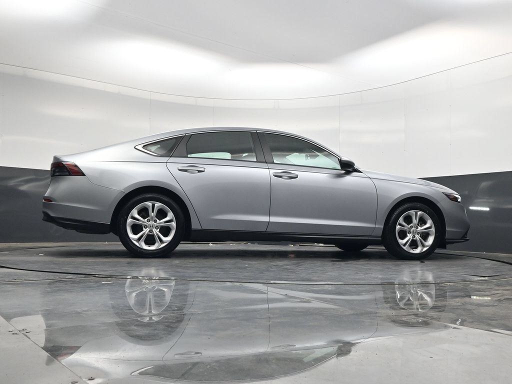 Used 2023 Honda Accord LX image 32