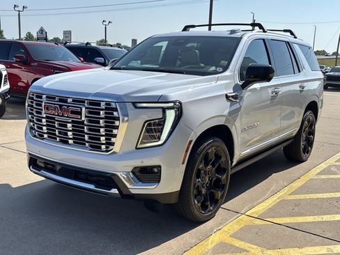 New 2026 GMC Yukon Denali w/ Denali Reserve Package AWD/4WD image 10