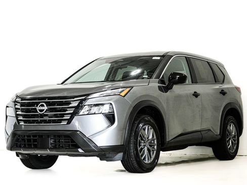 Used 2024 Nissan Rogue S FWD image 3