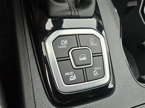 New 2026 Nissan Frontier SV image 24