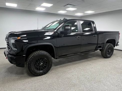 Used 2024 Chevrolet Silverado 2500 ZR2 w/ Technology Package image 6