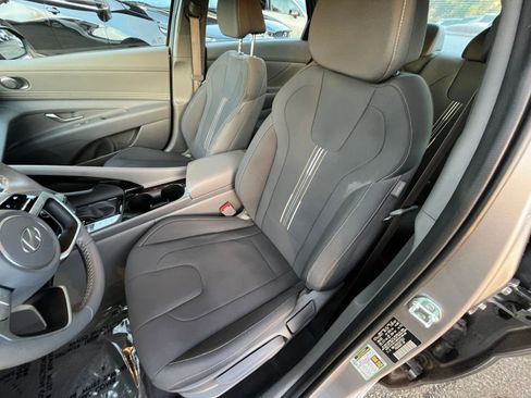 Used 2025 Hyundai Elantra SEL image 36