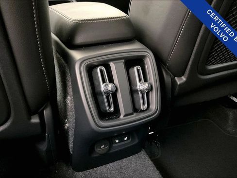 Certified 2025 Volvo XC40 B5 Core image 31