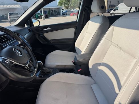 Used 2021 Volkswagen Tiguan SE R-Line image 5