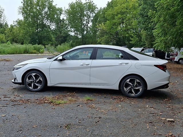 Certified 2023 Hyundai Elantra Limited w/ Cargo Package FWD image 5