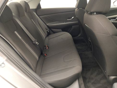 Used 2022 Hyundai Elantra SEL FWD image 19