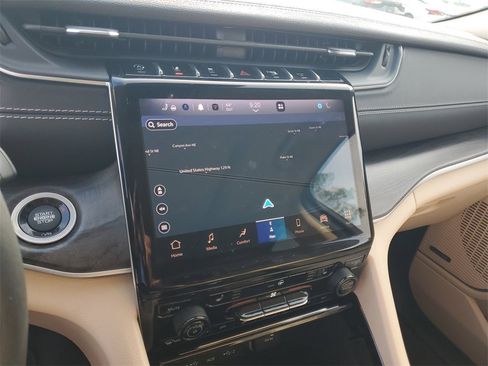 Used 2022 Jeep Grand Cherokee Limited image 24