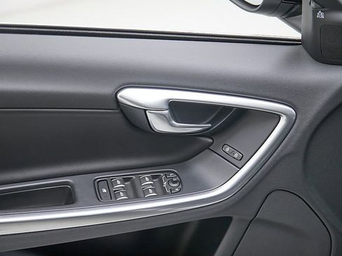 Used 2017 Volvo S60 T5 Inscription Platinum w/ Climate Package image 11